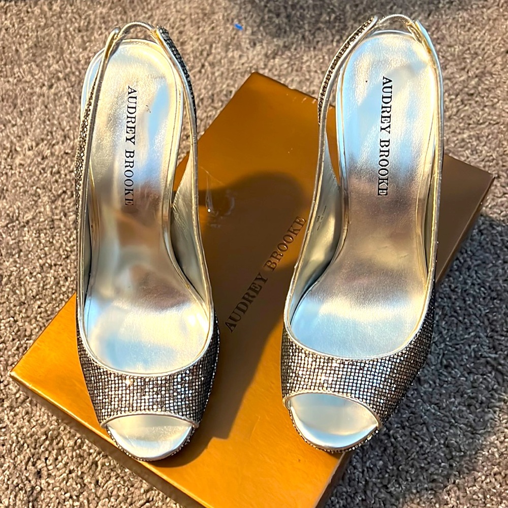 Audrey Brooke pewter heels. Size 9.